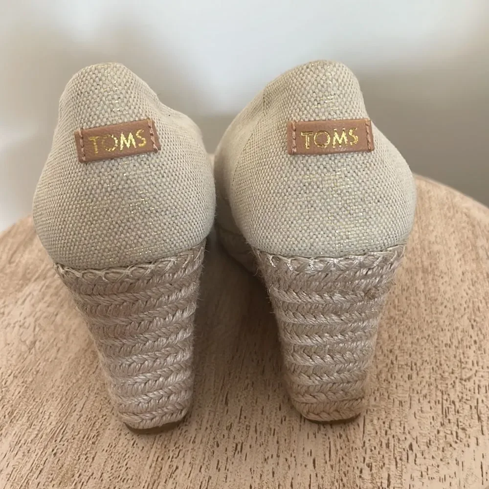 TOMS Michele slip on Espadrille Wedge Pump, Gold Metallic, Open toe, 10,‎ NWOB